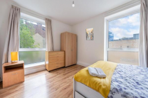 1 Bed Luxury top floor flat in north London